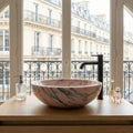 Petit lavabo de salle de bain en marbre rose