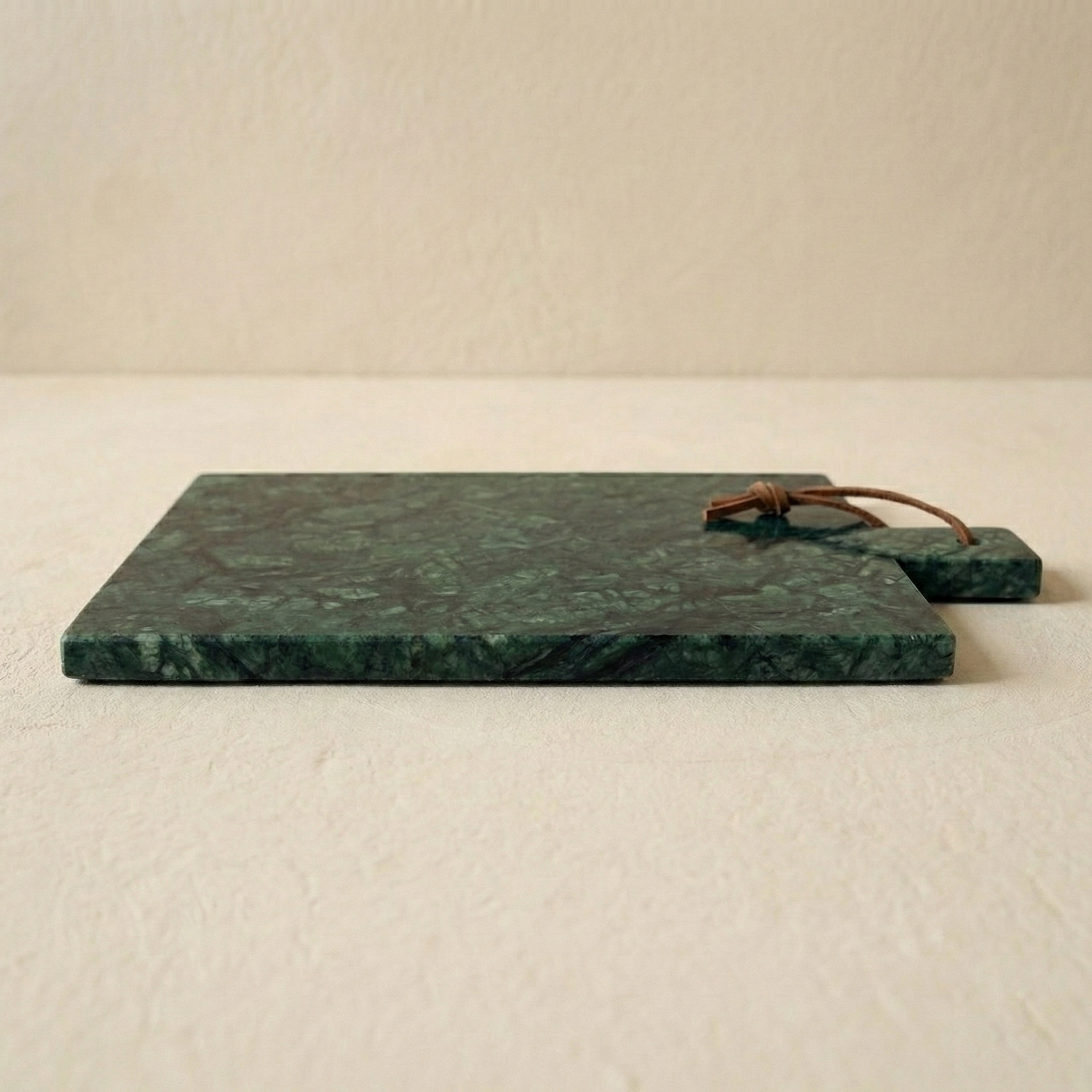 Planche de service en marbre vert