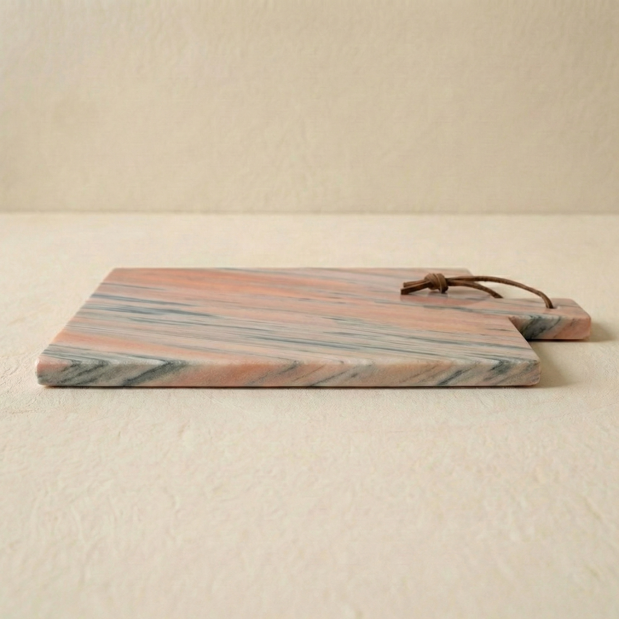 Planche de service en marbre rose